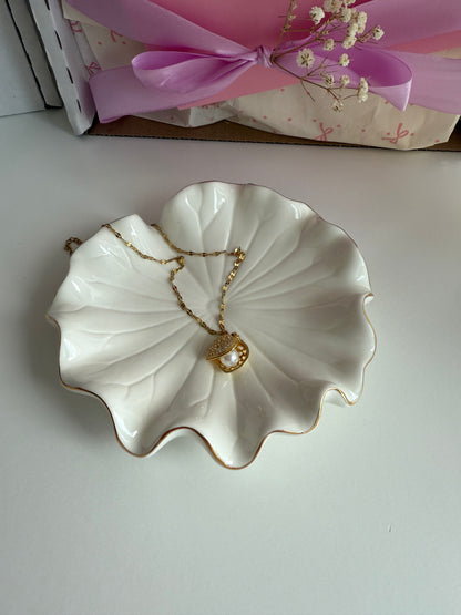 Pearly Shell Necklace