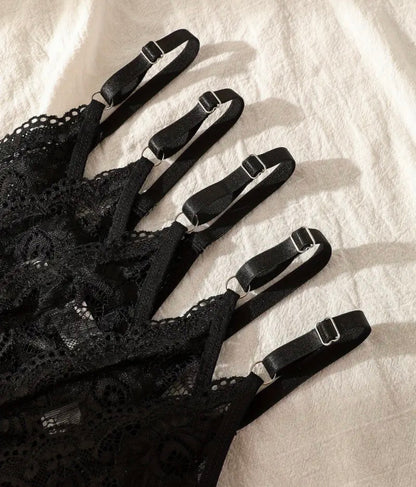 Chérie Lace Thong – Black Beauty Edition