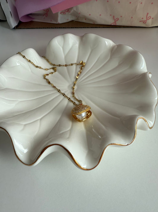 Pearly Shell Necklace