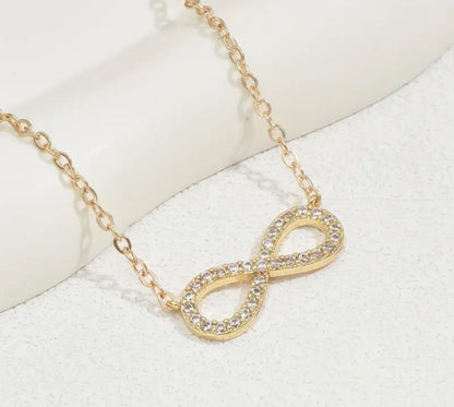 Infinity Glow Necklace – Zeitlose Schönheit mit funkelndem Zirkonia