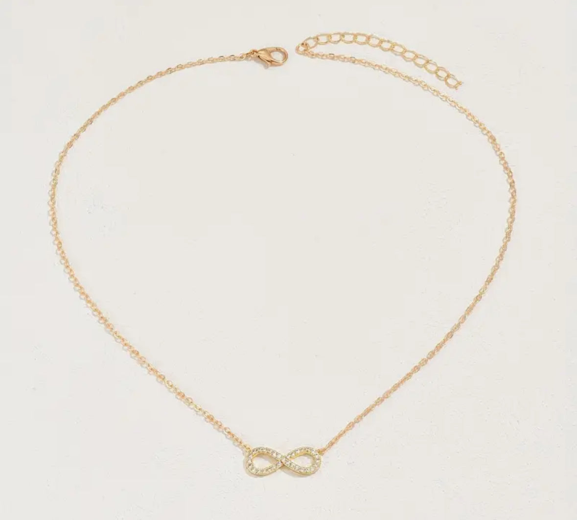 Infinity Glow Necklace – Zeitlose Schönheit mit funkelndem Zirkonia