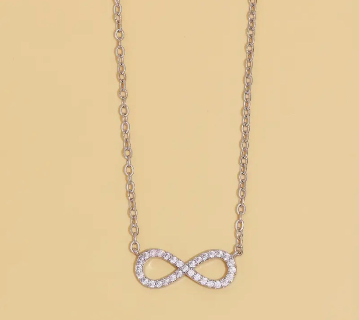 Infinity Glow Necklace – Zeitlose Schönheit mit funkelndem Zirkonia