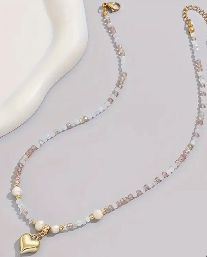 Luna Necklace – Zarte Perlen & goldenes Herz für pure Eleganz