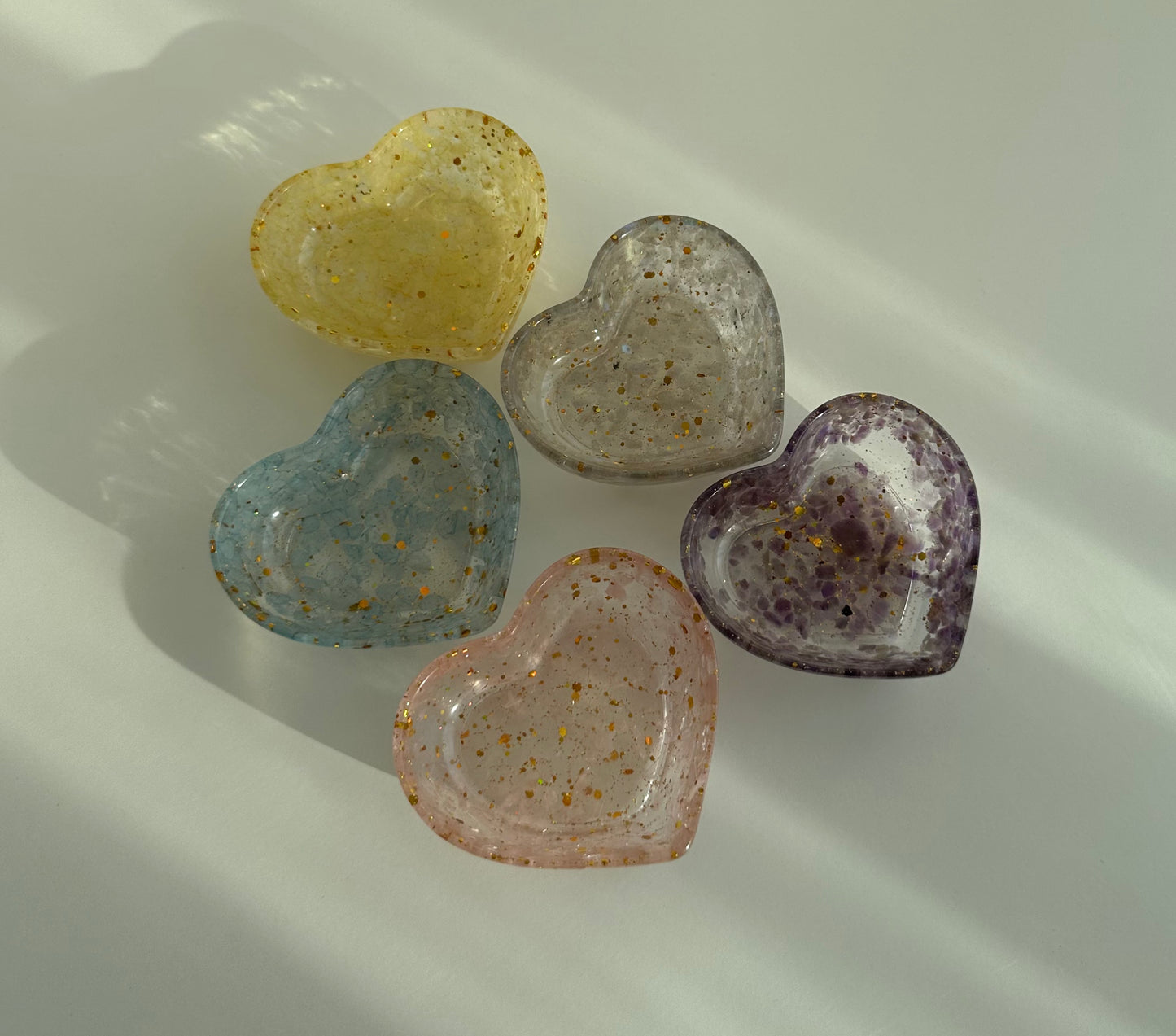 Crystal Heart Dish – Ein Hauch von Magie für deine Schätze!