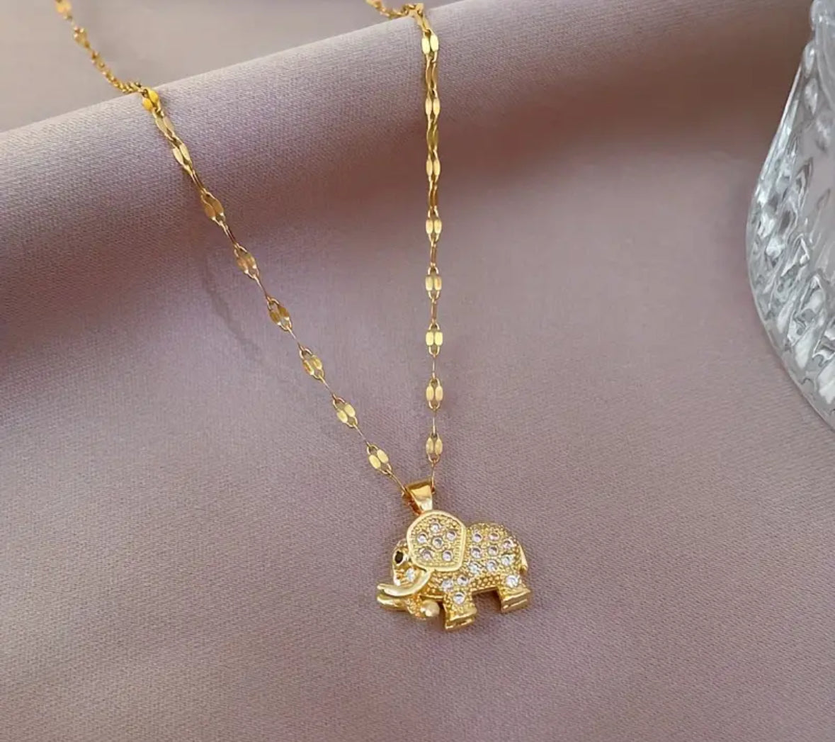 Elyana Necklace – Ein Symbol für Glück, Weisheit & Stärke