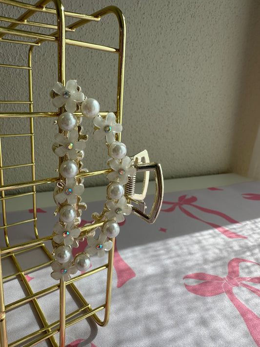 Pearl Blossom – Ein Hauch von Eleganz für dein Haar