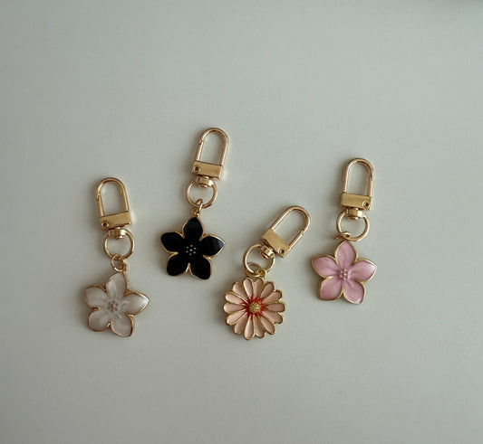 Bloomy Charms – Blütenanhänger